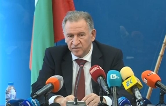 Министерството на здравеопазването обявява новите мерки за справяне с поредната